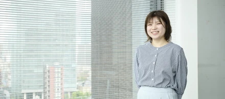 人間関係で苦しんだ過去も。今はデザイナーとして占いコンテンツで幸せを届けていく立場へ。メディア工房の環境と人柄にも迫る。