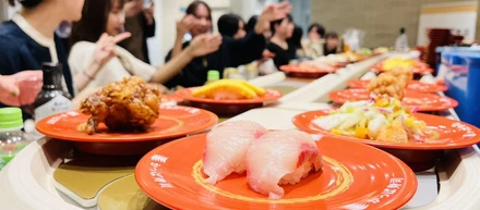 事務所に出張回転寿司をお呼びしました！