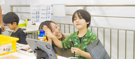 【社員インタビュー】スイミングコーチからプログラミング講師へ転職！「子ども達のコミュニケーションスキルを伸ばしたい！」