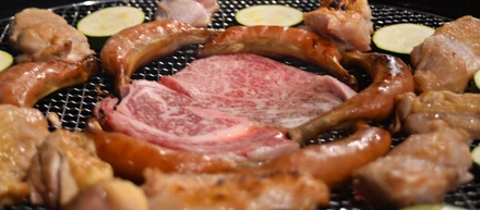 食べて笑って社員旅行