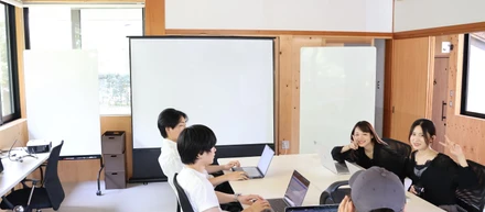 気づけばメンバーは10人。日常の一部をご紹介。
