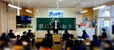 【社員インタビュー】「楽しまな損！」元似顔絵師・元中学校教師からクリエイティブ職への転身🎨