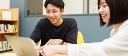 【社員インタビュー】内定先を蹴って入社する決断をした、Oxxxで働く魅力とは。