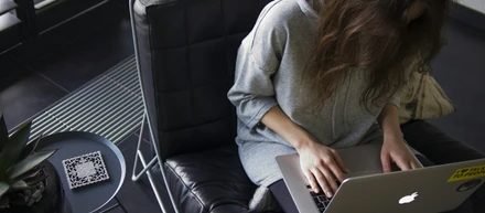 【スタッフインタビュー】営業から採用へのキャリアチェンジ。企業の人材確保や教育に携わる、採用マーケッターの魅力とは。