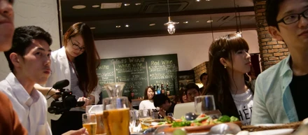全社員の集まる飲み会って必要派？不必要派？頑張っても評価されないのは「会社の飲み会」が原因かもしれません。