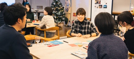 就活生と社会人が 一緒にクリスマスパーティー！『働く』について語り合いました。