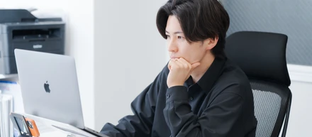 【代表インタビュー】「就活の教科書」を運営する株式会社Synergy Career代表の岡本恵典はどんな人？ | 立ち上げ背景や理念についても