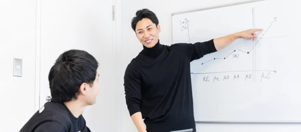 「売ったところがスタート」塾講師から医療×セールスの道へ。自治体営業のやりがいと事業への想いに迫る　＃社員インタビュー