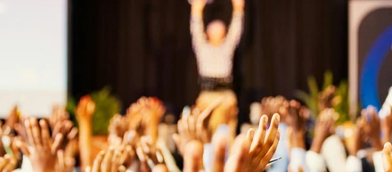 【全社員が集まる年2回の全社イベント】