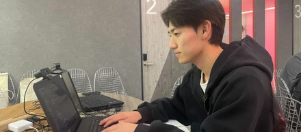 【25新卒社員インタビュー】北海道の右腕エース野球少年がITエンジニアに！？　大きな挫折と運命の出会いとは