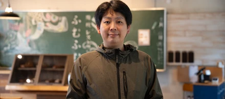 「料理だけじゃない、“地域”と関わる仕事」——【フォレスト・ドア】廃校レストランふむふむ 西崎陽祐さんインタビュー