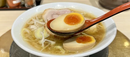 仕事もラーメンも、味わい深く。午後の気合は、湯気の向こうに。