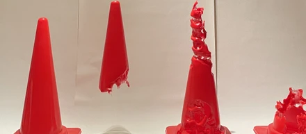 カラーコーンの見方が変わる展示