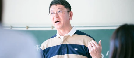 すべてのひとが　自然と文化を　じぶんを　そして　ひとを愛する世界　を目指して