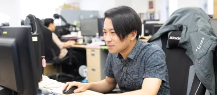 【社員インタビュー#4】“純粋にものづくりがしたい”と“自分の市場価値を高めたい”。両方を満たす環境で、エンジニアとして成長し続ける / ソフトウェア開発・保 晴樹