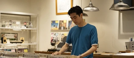 【社員インタビュー】「好き」を仕事に ─レコード専門店で働くことの魅力とは