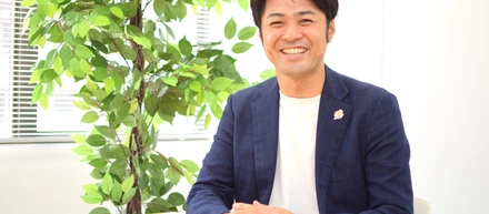 「営業を、もっと“楽しく・ラクに”」──ナリコマの新しい挑戦を牽引する山岡タケルに、採用担当の中島が聞いてみた