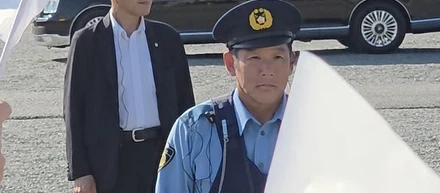 悠仁親王がお近づきになられ、お手をお振りくださいました！