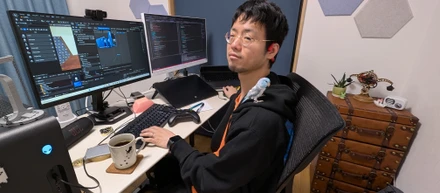 開発と会社のシステム管理を担うエンジニアの香月さんにヴェルクス・スタジオでの1日を聞いてみた
