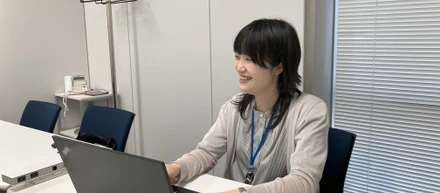 「上司の見守りを常に感じる」中堅エンジニアが実感するサイバーコムの働きやすさとキャリア成長