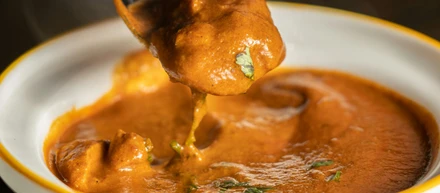 キッチンカーで「カレー」が選ばれる理由とは？ 成功に必要な開業・運営のポイントを解説