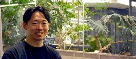 【社員インタビュー】芸人からアプラへ。6年越しに見つけた“だれかの自己実現を後押しする仕事”