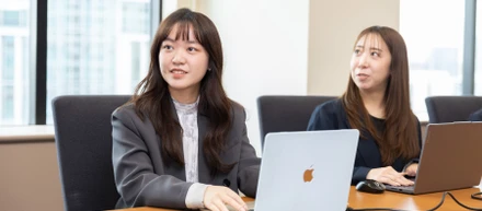 【社員インタビュー】急成長する組織の基盤を創る！ 中国での経験を活かし、会社と共にスケールアップを目指す秘書のリアル