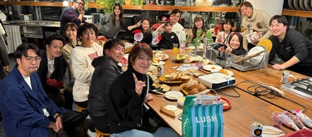 キッチンスタジオで白熱のケーキづくり！？ 笑顔あふれるウィンターパーティーを開催しました！
