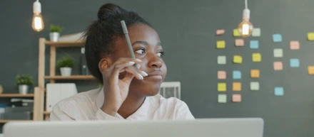 【福利厚生】「昨日の自分」を超えていけ！私たちの語学学習支援制度「Achievement Bonus」とは？🚀