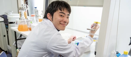 【社員インタビューVol.6】「大切なのは微生物への情熱と好奇心」ポテンシャル採用の私が今感じること