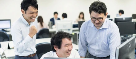 「AIを試し倒す」文化が、開発のスピードも、誇りも、仲間の熱も上げていく。— エスプリフォートの“現場起点AI活用”ストーリー
