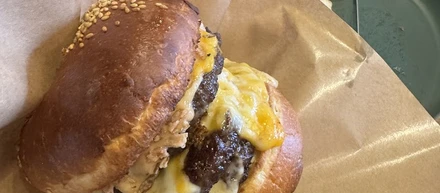 でかいハンバーガーは顔面で受け止めろ！！