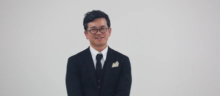 【社員インタビュー】「守り」の事務を「攻め」の仕組みへ。異色経歴のリーダーが追求する、成果直結型のバックオフィス。