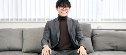 【社員インタビュー】プロサッカー選手の夢から営業のプロへ！負けず嫌いの元スポーツ少年が語る、ベンチャーで働くリアルとやりがい