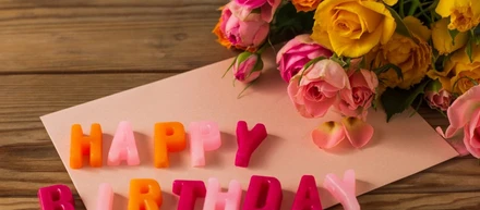 社員の誕生日を祝う取り組み「花一輪」