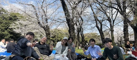 【社内イベント】桜の下で、もっと仲良くなれた1日。代々木公園で過ごした、心温まるお花見レポート🌸