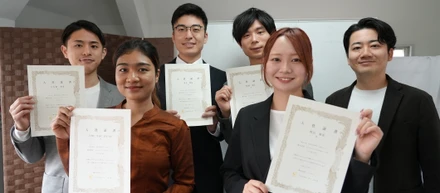 世界４カ国から新卒第１期生5名・中途6名が入社