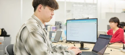 デザイナー×ディレクター｜バナー制作で終わらない！クライアントの事業成長に踏み込むシードの制作ポジションとは