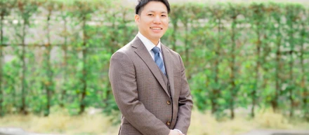 【社員紹介 Vol.1】「支える側」から「価値を届ける側」へ。母のがんをきっかけに、営業と金融の道へ踏み出した理由