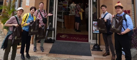 沖縄社員旅行⑤ 今年の夏はこれで決まり！沖縄で選んだ「かりゆし」でさわやかに🌴