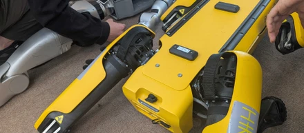 【エンジニアインタビュー】前職の「パワポ職人」から一転、最先端のロボット開発の現場へ。自由な環境で技術を究める働き方