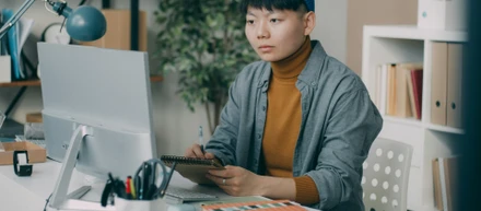 「仕事か、家族か」じゃない。育児しながらフリーランスで稼ぐ男性たちのリアル