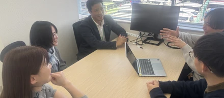正解がないから面白い。役員も新人もフラットに語り合う社員旅行の裏側