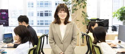 見た目だけではなく「根拠」を。事務職からデザイナーへ転身し、実務で学んだ視点の変化。
