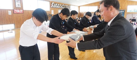 中学生が自分で考えた企画を実現、稼いだお金を町に還元する「まちづくり教育」