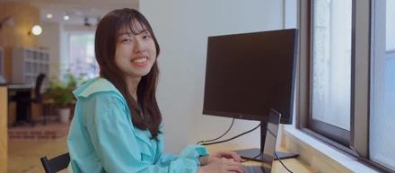 【社員インタビュー】「安定」の金融機関から、生成AIの最前線へ。バックオフィスの自動化の先に見つけた“人間にしかできない仕事”の価値。