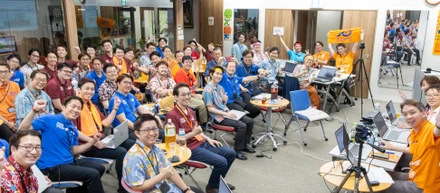 若手の成長を後押し！アクロの「若手コメント会」