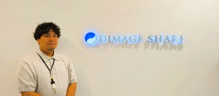 【部長インタビュー】未経験から上流工程のプロへ。自分の手でサービスに「責任」を持つキャリアの価値｜サービスソリューション部 部長 村岡 映心