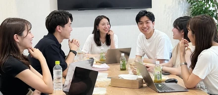 「営業しながらプロダクトを育てる」──ランチで飛び交うLシンク・SNS運用のリアルトーク