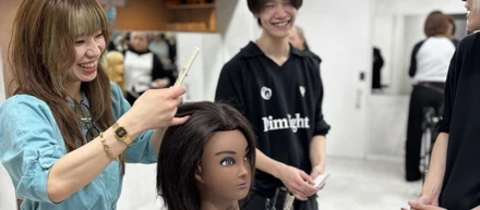 インタビュー#34｜「美容師って楽しい！」を次世代へ。サロンワークとアカデミー講師、2つの役割に全力で向き合う美容師の挑戦